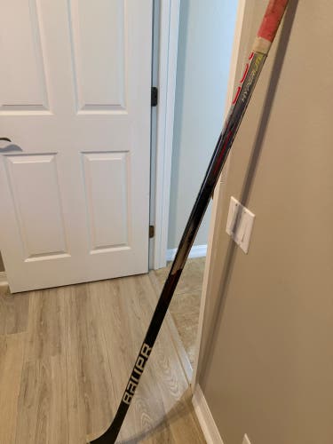 Intermediate Bauer Vapor Hyperlite Right Handed Hockey Stick P92 55 Flex (Used)