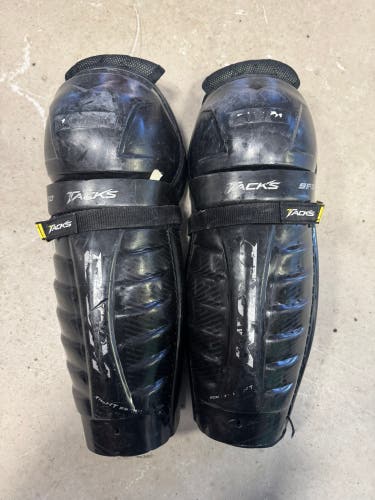 Intermediate CCM Tacks 9550 Shin Pads 13" (Used)