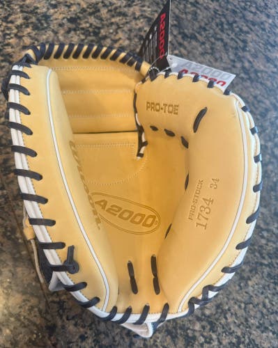 2024 Wilson A2000 RH Catcher's Baseball Glove 34" (New)
