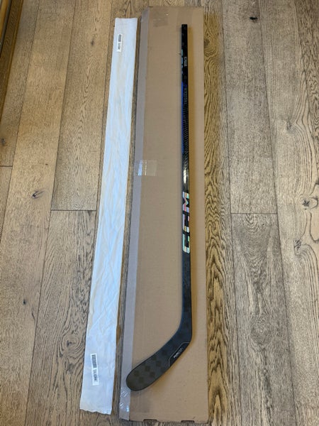 Intermediate CCM Ribcor Trigger 9 Pro Right Handed Hockey Stick P28 55 Flex (New)