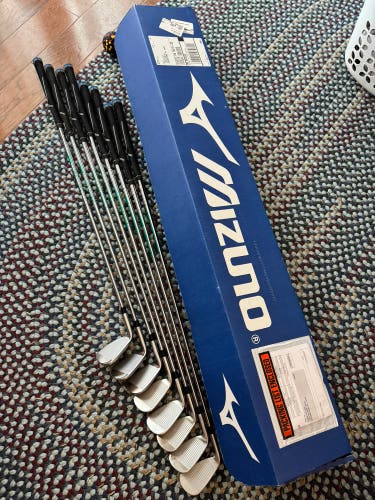 Men's 2023 Mizuno JPX 923 Forged Right Handed Iron Set Stiff Flex (Used)