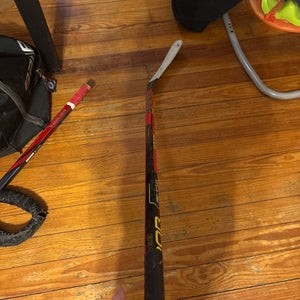 Youth Bauer Vapor Tyke Right Handed Hockey Stick 30 Flex (Used)