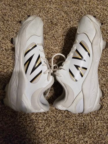 White Kid's 6.5Y (Big Kids / Youth) Youth New Balance Low Top Molded Cleats (Used)
