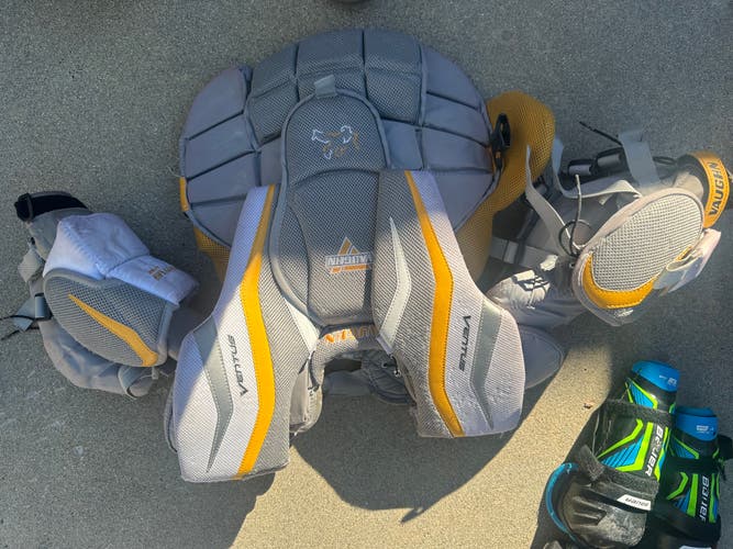 Large Vaughn Ventus LT98 Goalie Chest Protector (Used)
