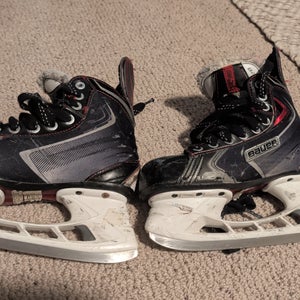Bauer Vapor X 7.0 Hockey Skates Regular Width Size 4.5 (Used)