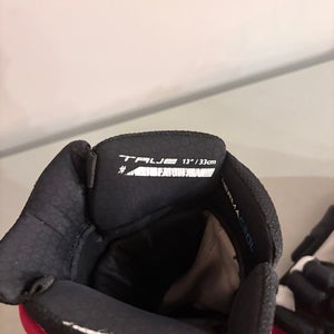 True Catalyst 9X5 Gloves 13" (Used)