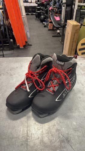 Used Alpina Boys DH Ski Boot Black 230 MP - J05 - W06 11337-S000477973