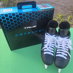 New True Catalyst 5x4 Blacked Out Senior Hockey Skates | Size 8 Regular Width