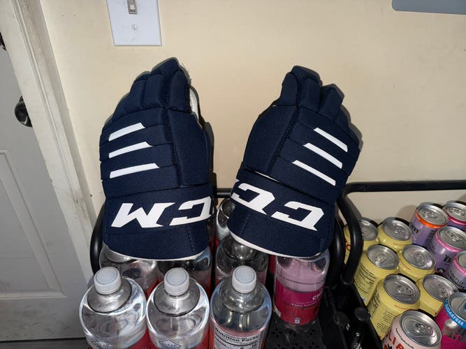 CCM Tacks 4 Roll Pro 2 Gloves 14" (Used)