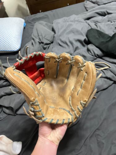 Wilson A2000 RH Baseball Glove 11.25" (Used)
