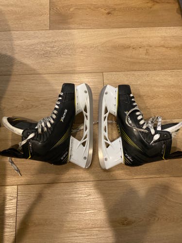 CCM Tacks 4052 Hockey Skates Regular Width 10.5 (Used)