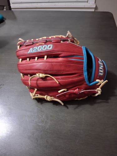 2024 Wilson RH Pitcher utility A2000 D33 Baseball Glove 11.75" (Used)