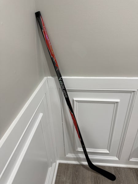 Intermediate Bauer Vapor FlyLite Left Handed Hockey Stick P92 (New) 65 Flex flex RED