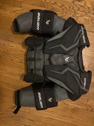 Small 2024 Bauer GSX Goalie Chest Protector (Used)