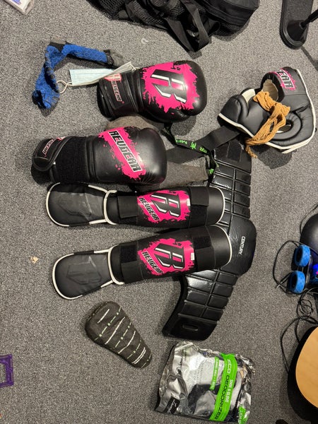 REVGEAR KIDS DELUXE KICKBOXING KIT - PINK bag, helmet, pads, guards, etc