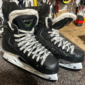 2015 CCM Ribcor Pump Hockey Skates Regular Width Size 5.5 (Used)
