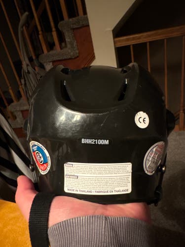 Medium Bauer Prodigy Helmet (Used)