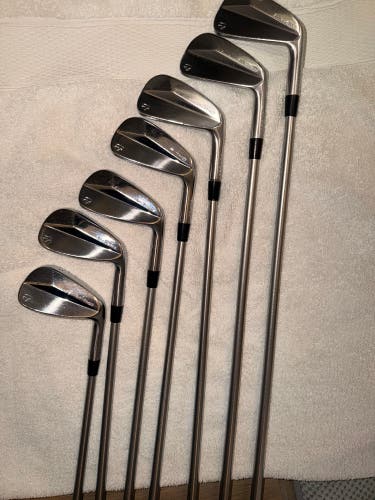 Men's 2022 TaylorMade P7MB Right Handed Iron Set Stiff Flex 7 Pieces Steel Shaft (Used)