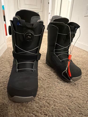 Men's Size M 9.0 (W 10.0) Burton Ruler Snowboard Boots Medium Flex (Used)