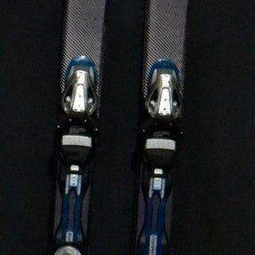 FISCHER MOTIVE SKIS SIZE 138 CM WITH FISCHER BINDINGS