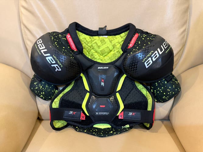 Small Junior Bauer Vapor 3X Shoulder Pads (Used)