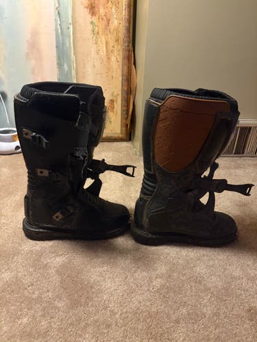 Black Men's Size M 7.0 (W 8.0) (New)