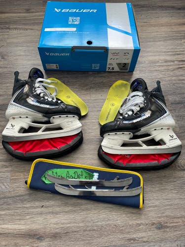 2025 Bauer Vapor Flylite Hockey Skates Regular Width 7.5 (Used)
