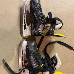 Bauer Supreme Hockey Skates Regular Width 12.5 (Used)