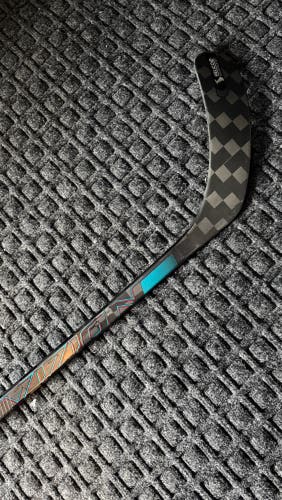 Senior CCM Vizion Right Handed Hockey Stick P29 75 Flex (New)