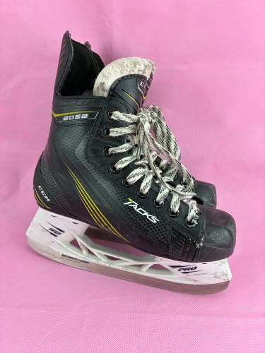CCM Tacks 2052 Hockey Skates JR 1.5