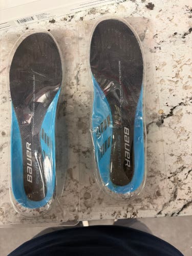 Bauer Hockey Skates Regular Width Size 4.5 (New)