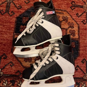 CCM Powerline Hockey Skates Size 5 (Used)
