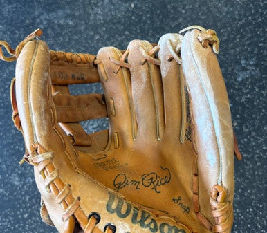 Used Wilson A2250 BB/SB Glove RH Throw Brown 11 1/2" 11849-S000036021