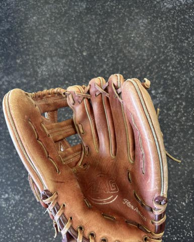 Used MAG MAG PLUS BB/SB Glove RH Throw Brown 11 1/2" 11849-S000036019