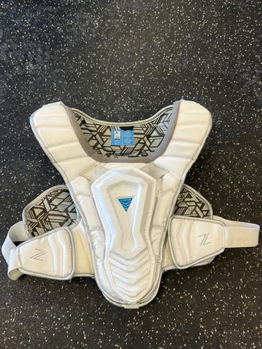 Used True ZE Lacrosse Shoulder Pads White LG 11849-S000036041