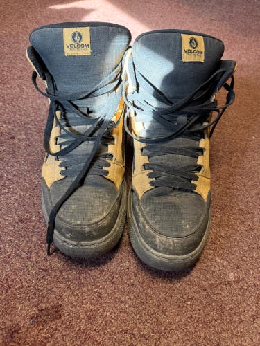 Men's Size M 11.0 (W 12.0) Adult Volcom work Boots (Used)