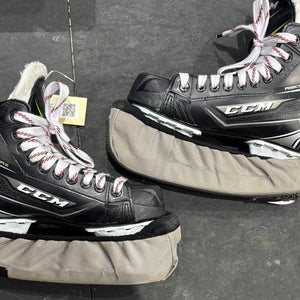 Intermediate CCM Ribcor 76K Hockey Skates Regular Width Size 5 (New)