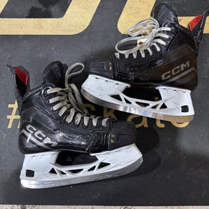 Intermediate CCM JetSpeed FT690 Hockey Skates Size 5.5 (Used)