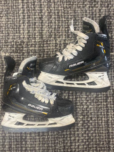 Intermediate Bauer Supreme M5 Pro Hockey Skates Size 5 (Used)