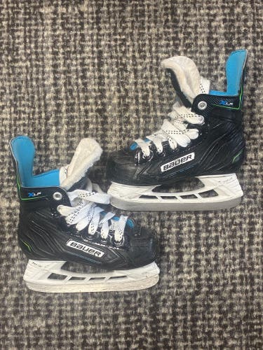 Youth Bauer XLP Hockey Skates Regular Width 11 (Used)