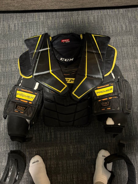 Large CCM Premier Goalie Chest Protector (Used)