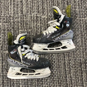 Junior Bauer Vapor 3X Hockey Skates Extra Wide Width Size 3 (Used)