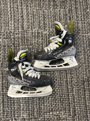 Junior Bauer Vapor 3X Hockey Skates Extra Wide Width Size 3 (Used)