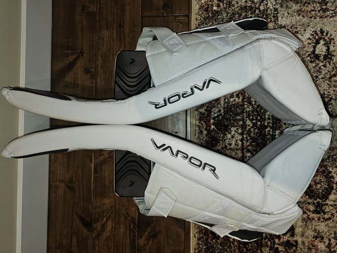Large 2025 Bauer FlyLite Goalie Leg Pads (Used)