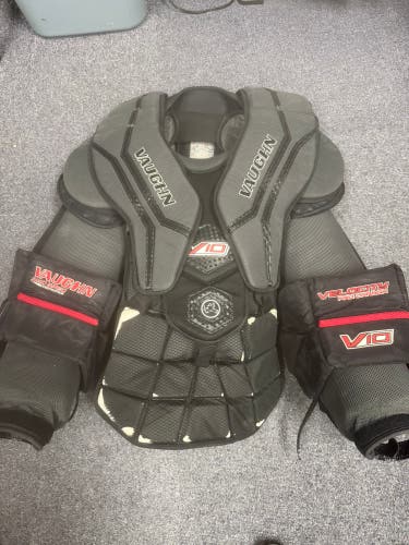 XL 2022 Vaughn V10 Pro Carbon Goalie Chest Protector (Used)