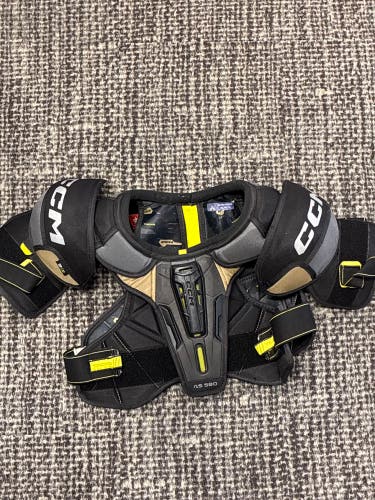 Small Senior CCM Tacks AS 580 Shoulder Pads (Used)