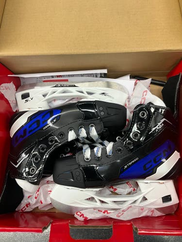 CCM JetSpeed XTra Hockey Skates Regular Width Size 2.5 (New)