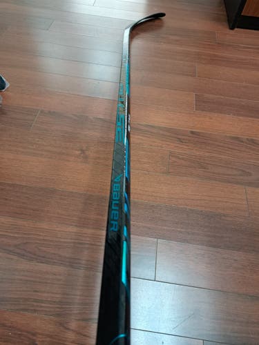 Senior Bauer Pulse Left Hand Hockey Stick P28 77 Flex (New) Only have one