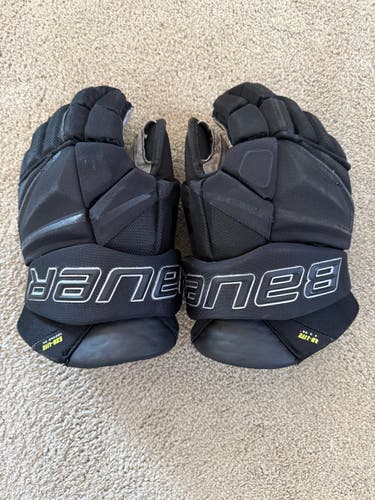 Bauer Vapor Hyperlite Gloves 14" (Used)
