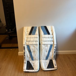 33" True Catalyst 7X3 Goalie Leg Pads (Used)